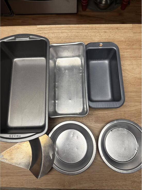 Other - Baking Pans 3 Loaf Pans A Bake And Lift Pie Server & 2 Small 5” Pie Pans